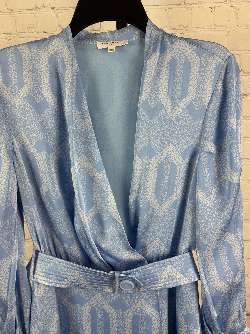Equipment Fanetta Wrap Dress in Blue and White Long Sleeves Luxury Feel Size 4 - Picture 3 of 10